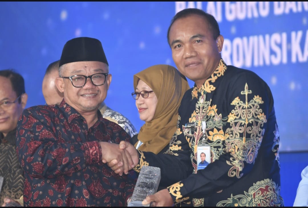 balai-gtk-provinsi-kalimantan-tengah-memperoleh-penghargaan-sakip-terbaik-1